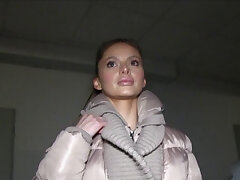 Sex mit public agent ist voller Leidenschaft. Dass sex-action mit public agent ist mit Leidenschaft angereichert