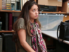 LP Offizier verwüsten auf Ladendiebe enge Muschi. Shane Blairs pussy wird von den LP Offizieren gefickt big cock Sie ist verwüstet und geht hardcore in diesem engen Ladendieb pussy Blair spreizte Ihre Beine weit offen und Ihre teen pussy wurde gestreckt,