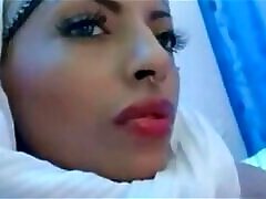 Hot Arab Babe Masturbieren