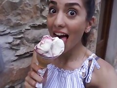 Julie Hall italian youtuber