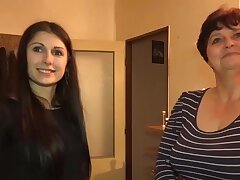 Alte Granny und Teen-Girl mit Herl alten Freund ficken zusammen