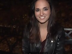 Public Agent Spanisch hotty pussy schlug von einem fremden