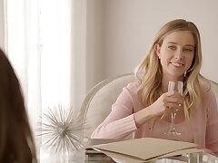 TUSHY Mädchen Chef und Intern klaffen für einen riesigen Schwanz