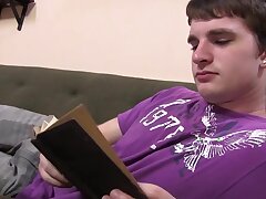 Schwarze auf Jungs-Adam und Tyko. Vor kurzem Tyko und Kip ging es in einer öffentlichen Toilette. Kips Erster Geschmack von black cock war zu gut, um sich zu halten, und er stellt Tyko seinem Freund Adam vor. Kip zieht ab, lässt beide Jungs in Ruhe und di