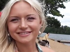 Outdoor-sex-Film mit zwei heißen Studenten Küken. Wusstest du, dass Die Rotkäppchen wütend über gut aufgehängte Jäger ist und lässt Sie Ihr enges kleines Arschloch bohren, sobald Sie eine chance hat? Oder dass eine schöne fee eine Lesbe ist, die eine beei