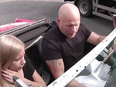 German Skinny Street Hooker erhalten außen ohne Kondom ficken