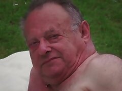 Schöne geile Teen ficken Opa nimmt riesigen cumshot