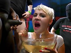 Extreme Pissing Gangbang Schlampe Amy Pink - 666Bukkake