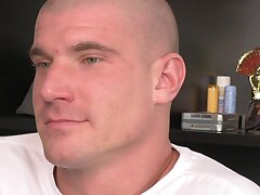 Gerade Hunk erste Mal anal gay sex