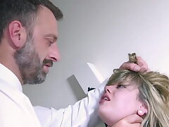 Devote englische Schlampe dommed und gefüttert mit Meister cum