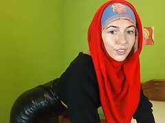 MuslimGirl.net in schönen Lederrock