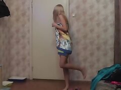 Nebenan Mädchen Finger fickt nackte pussy