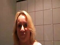 Public Fick im Badezimmer