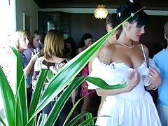 Party Hündinnen saugen Hähne in der Öffentlichkeit