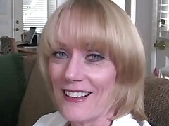 MILF Amateur Hausfrau Swallows Cum