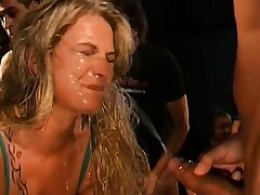 Lüsterne Girls warten lustvoll auf Gestüt der warme weiße Samen